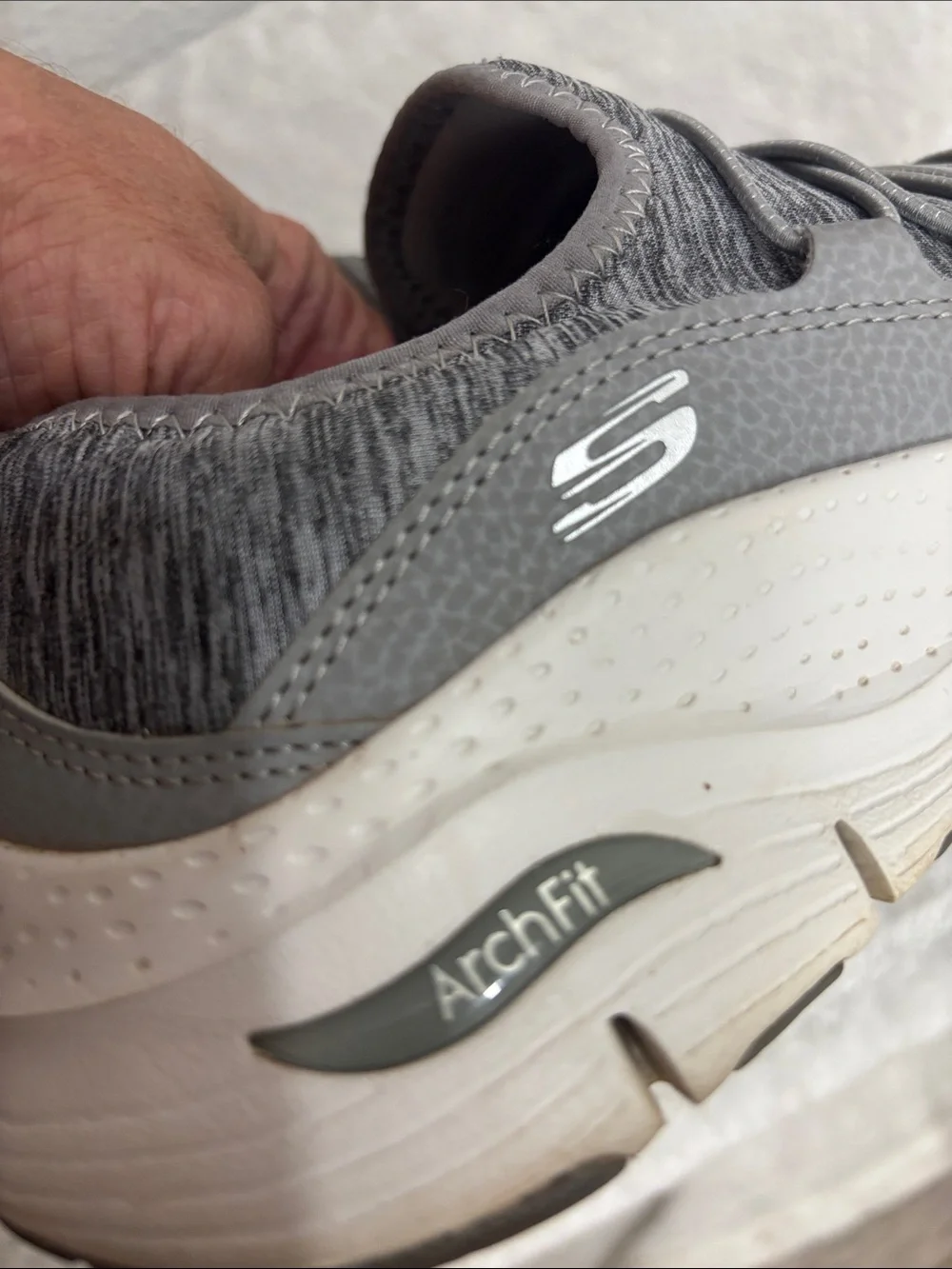 Skechers Arch Fit Women’s Gray Slip-On Walking Sneakers Sz7.5